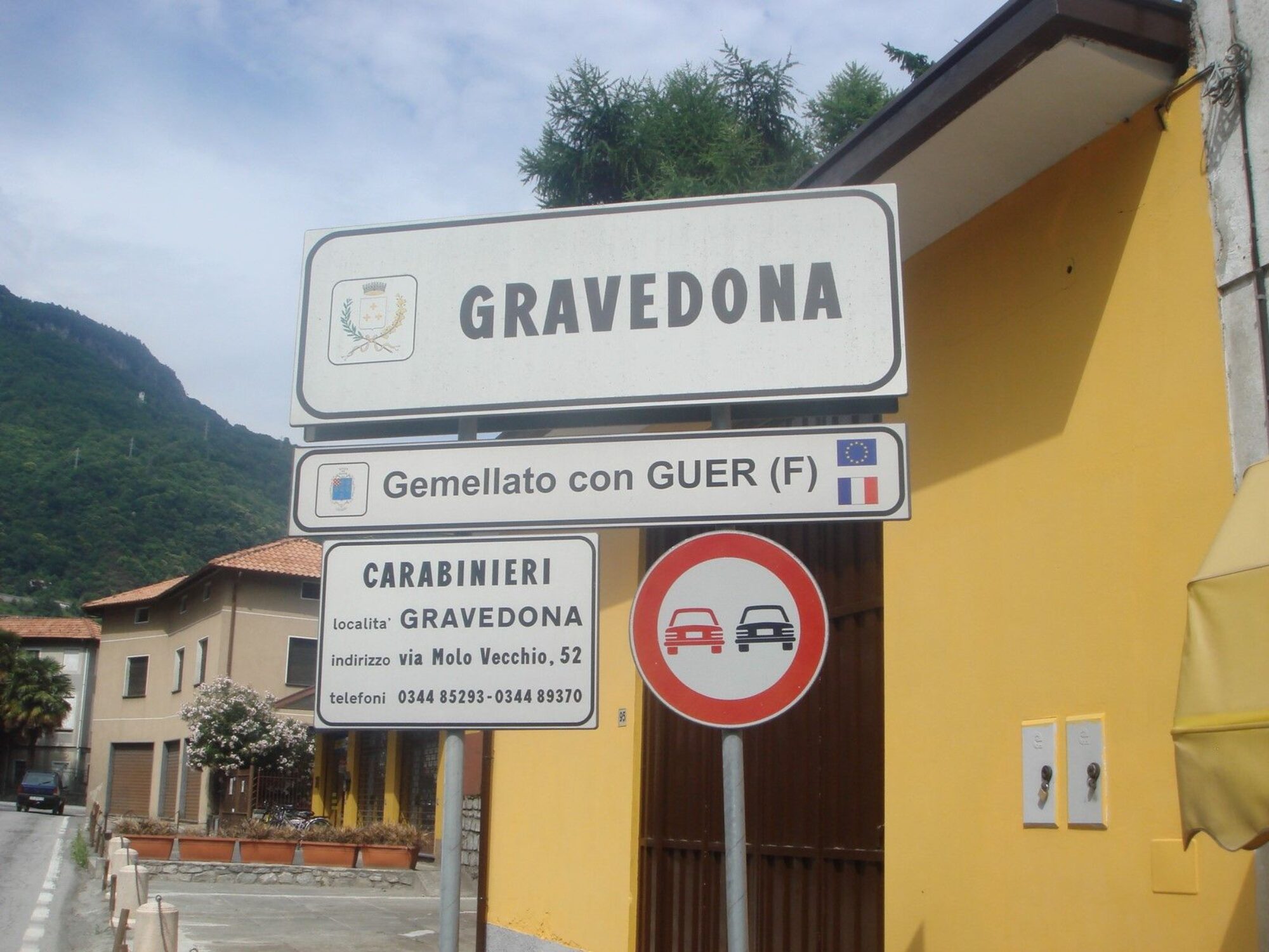 Panneau d'agglomération Gravedona
